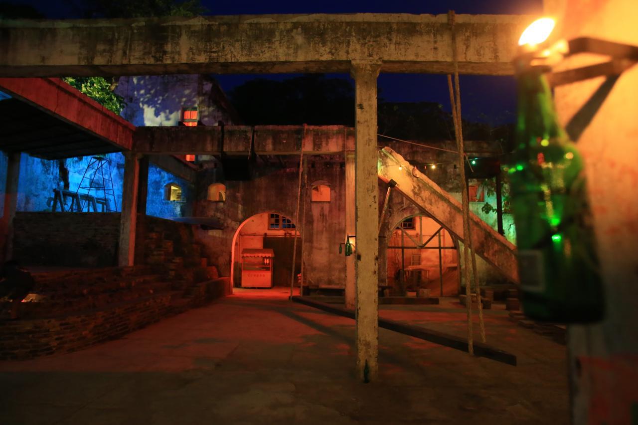 Hotel Bat & Arrow Padang  Esterno foto